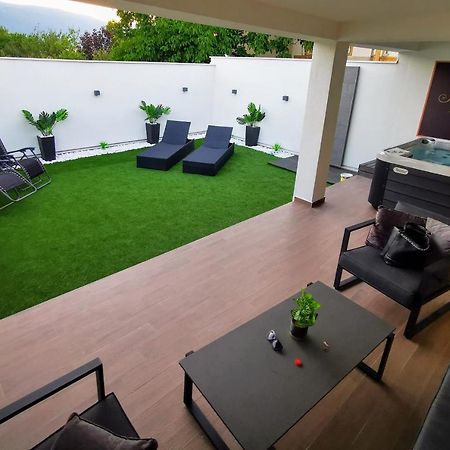 Apartmán Istocno SJJ Exteriér fotografie